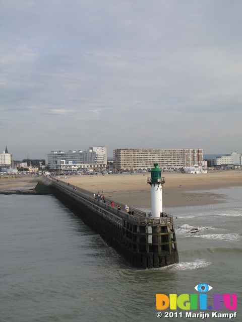 SX19968 Calais beach